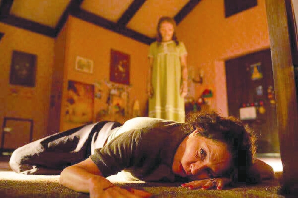 Natalie Grace and Veronica Falcón in Lee Cronin’s The Mummy