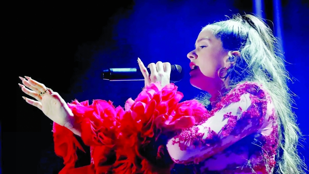 Rosalía performing live