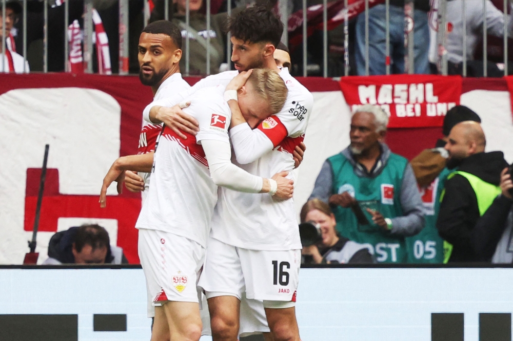 Stuttgart's German midfielder #10 Chris Fuehrich (2nd R) celebrates with Stuttgart's German midfielder #16 Atakan Karazor (R) after scoring the opening 0-1 goal 