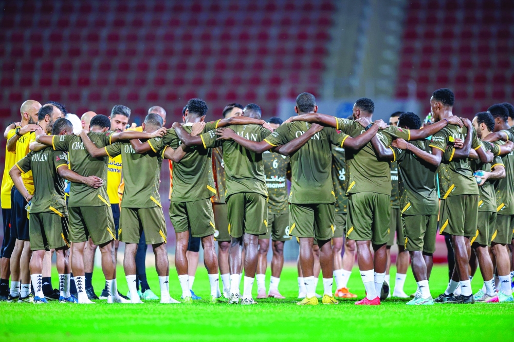 The team staff gathered before the start of training.