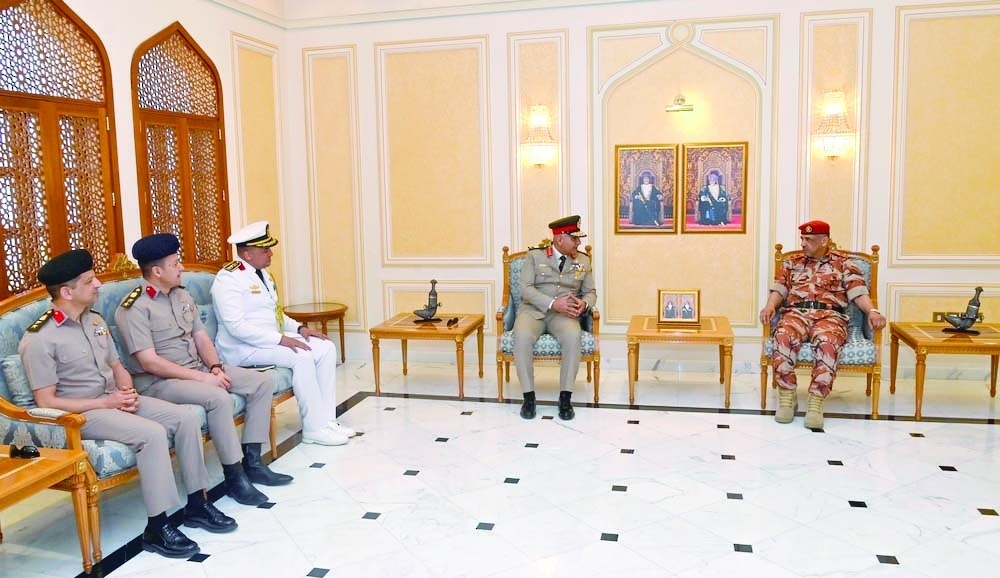 Maj Gen Hamid bin Ahmed Sakroon with Maj Gen Mohammed Mahmoud Awad.