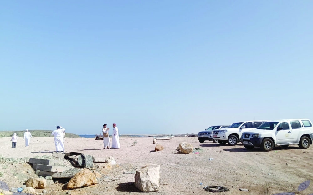 Specialists highlighted several environmental challenges affecting the island’s coastal environment.