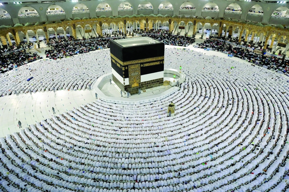 The total number of pilgrims comprises 13,500 Omanis, 250 Arab residents and 250 non-Arab residents. 