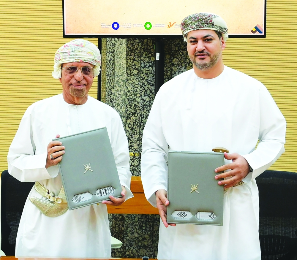 The programme was signed by Eng Ghalib bin Said al Maamari, Under-Secretary for Commerce and Industry at the Ministry, and Maqbool bin Ali al Lawati, Vice Chairman of the Omani Industrialists Association.