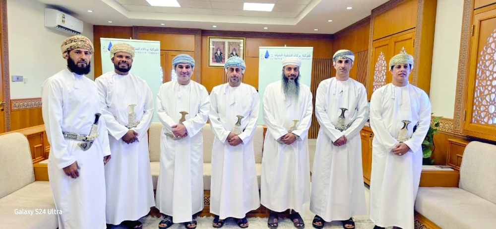The handover ceremony was held in the presence of Eng Masoud bin Said al Hashmi, Governor of Al Batinah South.