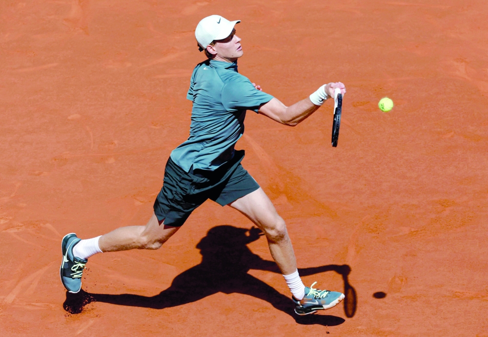 Italy's Jannik Sinner returns a ball to France's Arthur Fils during their 2026 ATP Tour Madrid Open tennis tournament semi-final singles match at the Caja Magica in Madrid, on May 1, 2026. (Photo by OSCAR DEL POZO / AFP)
