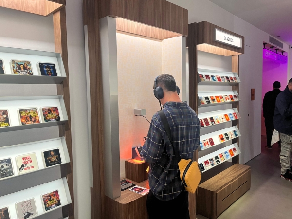 'Bookless bookstore' shop opens in New York