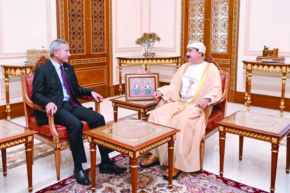 Gen Sultan bin Mohammed al Numani holds talks with Dr Vivian Balakrishnan.