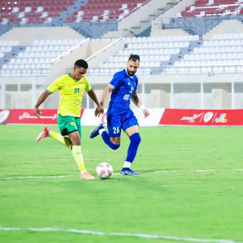 Al Khabourah and Saham players in action.