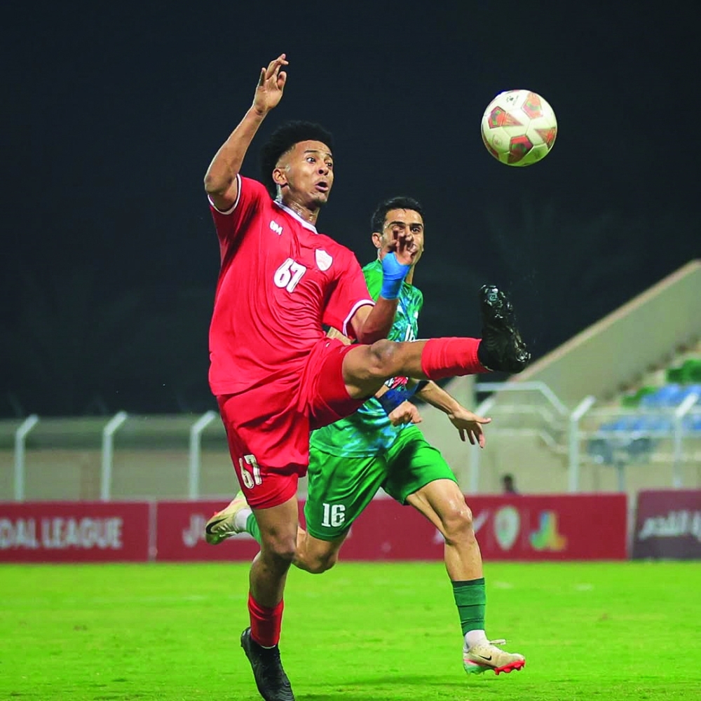 Action from Oman Club’s 2-1 win over Samayil in round 23 of the Jindal League.