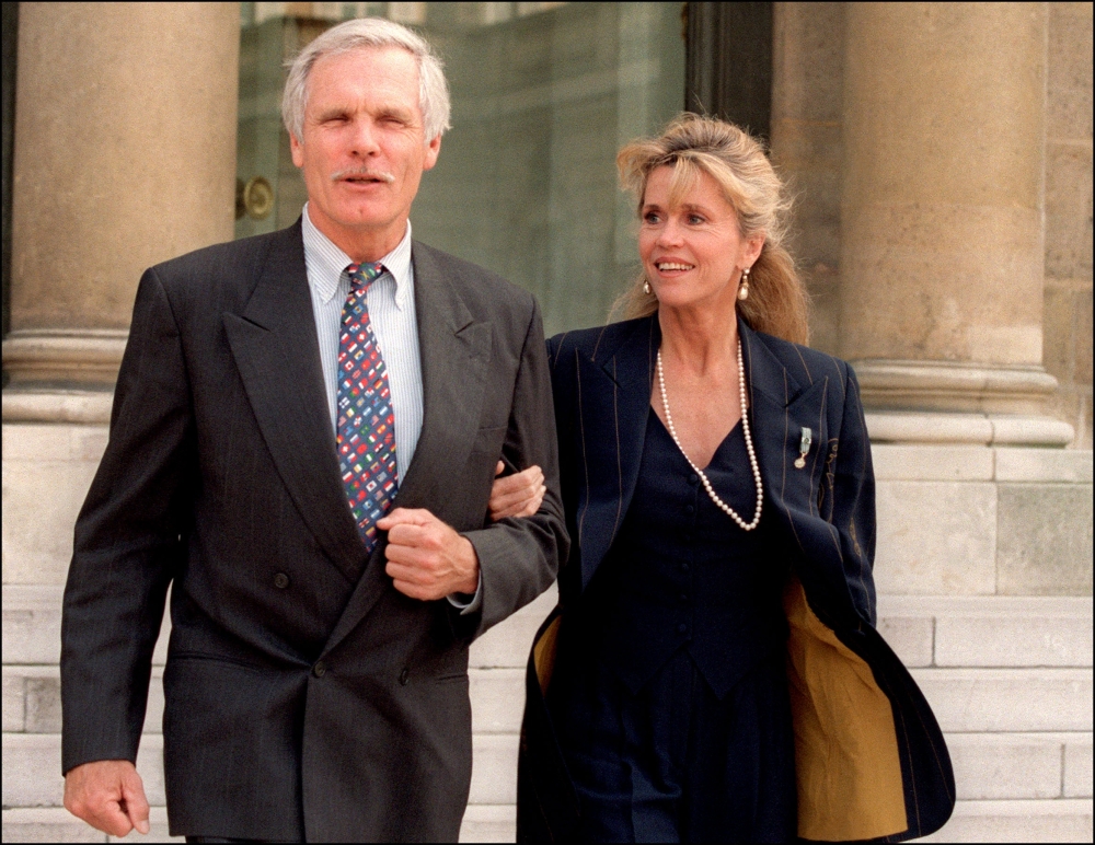  Media mogul Ted Turner and his wife, actress Jane Fonda, leave the Élysée Palace on May 18, 1994