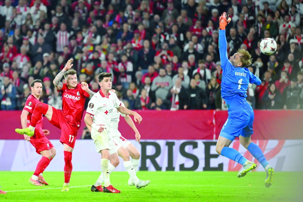 Freiburg's German defender #17 Lukas Kuebler (2L) scores his team's third goal against Sporting Braga's Czech goalkeeper #01 Lukas Hornicek (R) during the UEFA Europa League semi-final second leg football match between SC Freiburg and SC Braga in Freiburg im Breisgau, southwestern Germany on May 7, 2026. (Photo by Silas STEIN / AFP)
