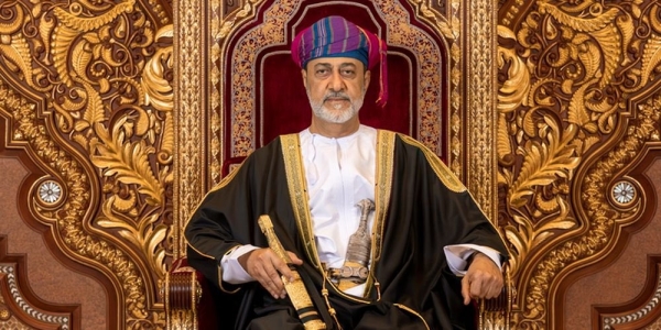 His Majesty receives the Arab Cultural Excellence Medal