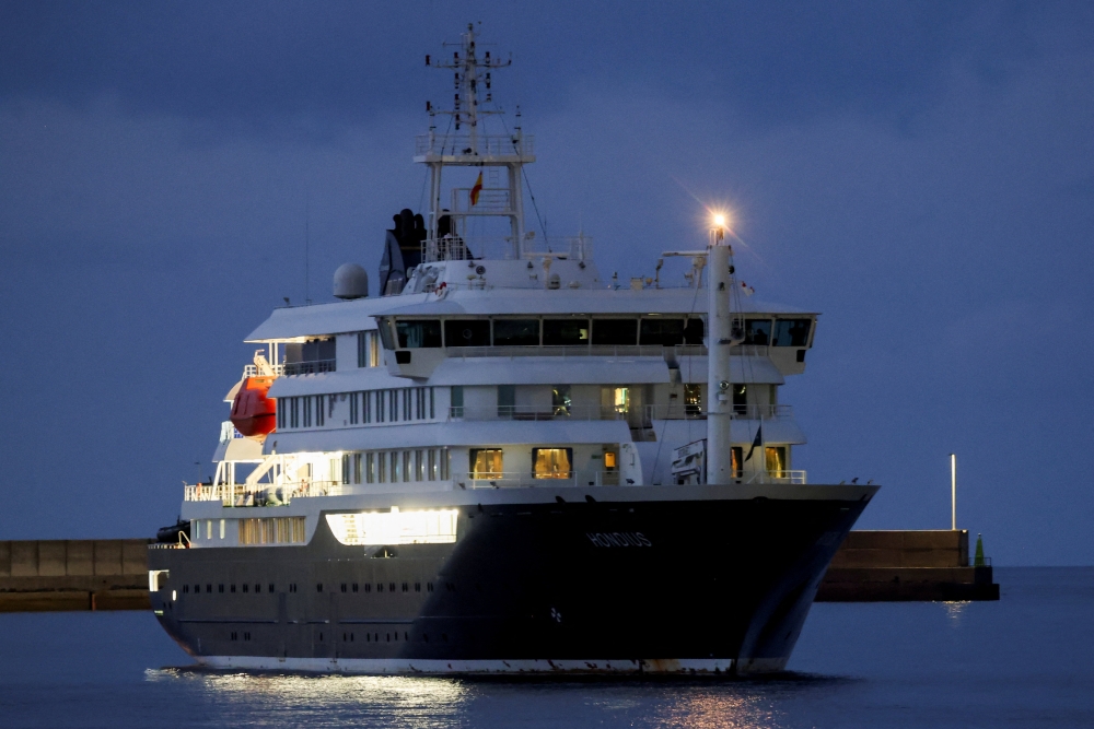 The cruise ship MV Hondius arrives at the port of Granadilla de Abona after being affected by a hantavirus outbreak, in Tenerife, Spain, May 10, 2026. REUTERS/Hannah McKay 