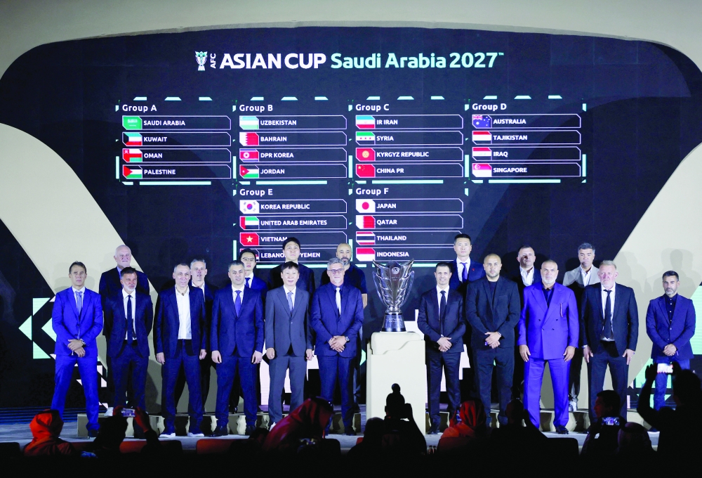 General view after the draw as the trophy is seen