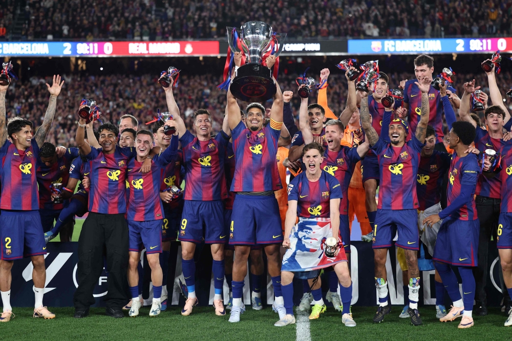  Barcelona's team celebrates winning the 2025-2026 Spanish League after the Spanish league football match between FC Barcelona and Real Madrid CF  