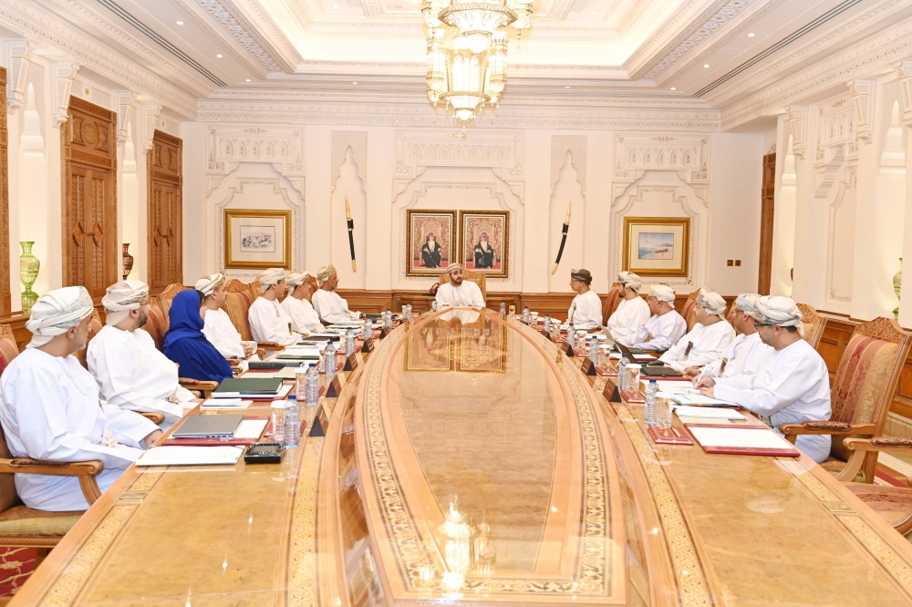 HH Sayyid Theyazin chairs meeting of research and innovation authority board
