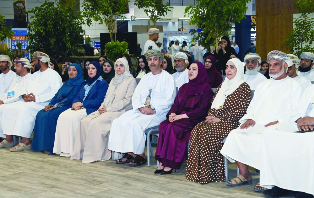 The agreement was signed by Dr Khalfan bin Said al Shueili and Maryam bint Issa al Zadjali.