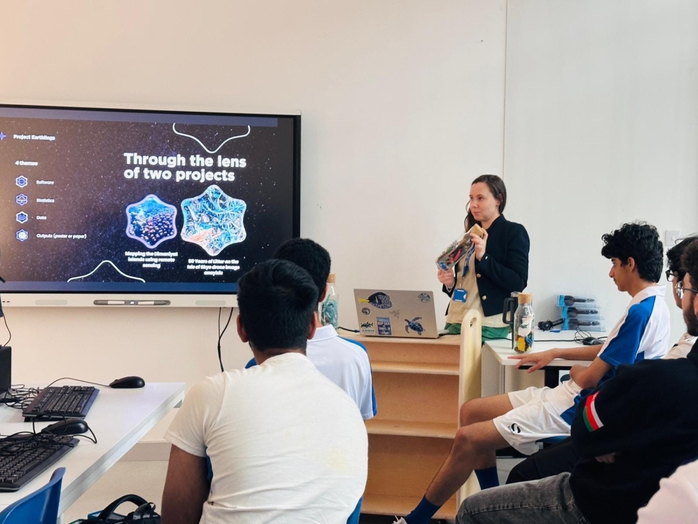Dr Melissa teaches the University Scholars programme at Cheltenham Muscat School, where A-level students' minds are challenged and trained to solve real-world conservation problems