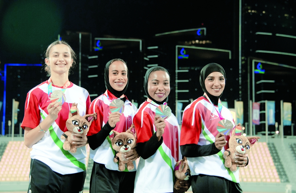 The women’s 4x100m relay team being crowned with the silver medal.