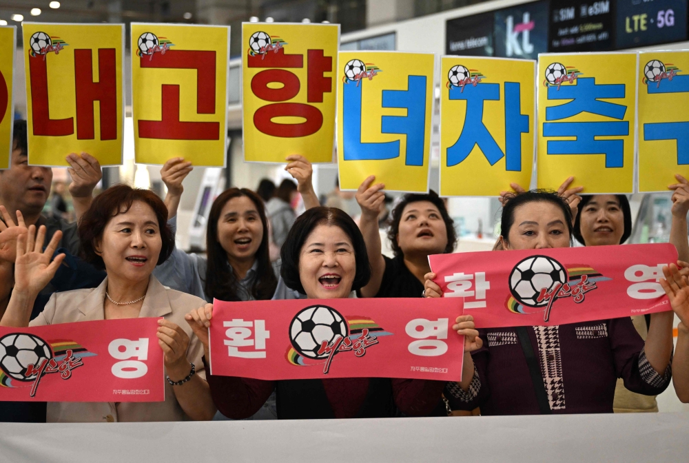 FBLASIA-WOMEN-KOR-PRK-SKOREA-NKOREA-POLITICS