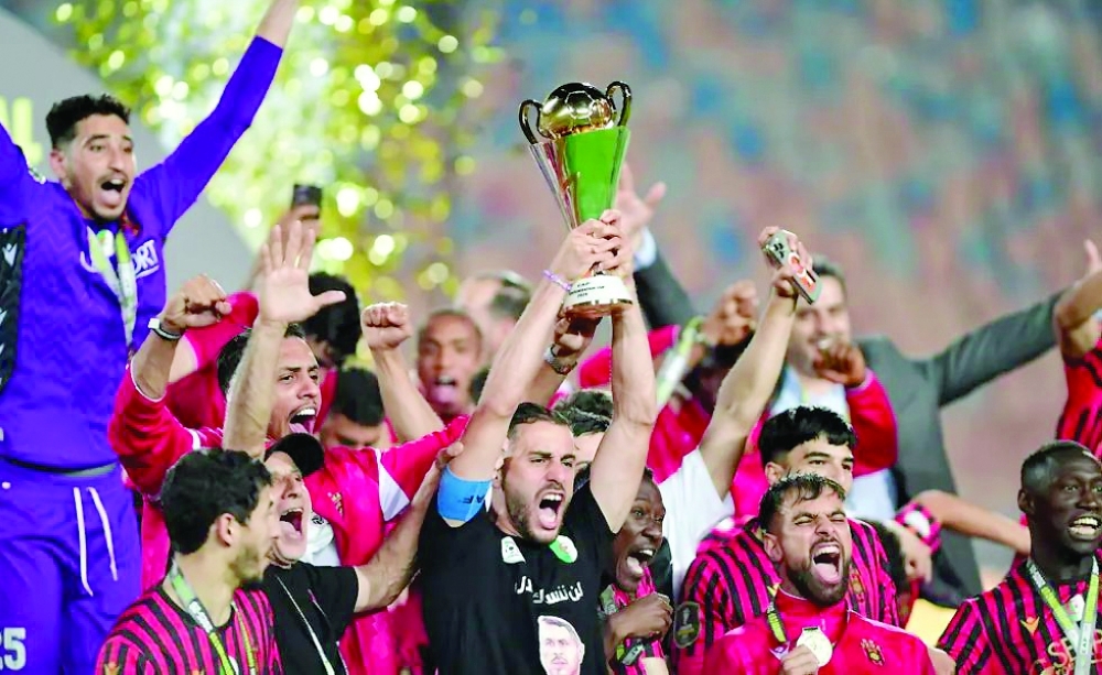 USM Alger players celebrate winning the CAF Confederation Cup.