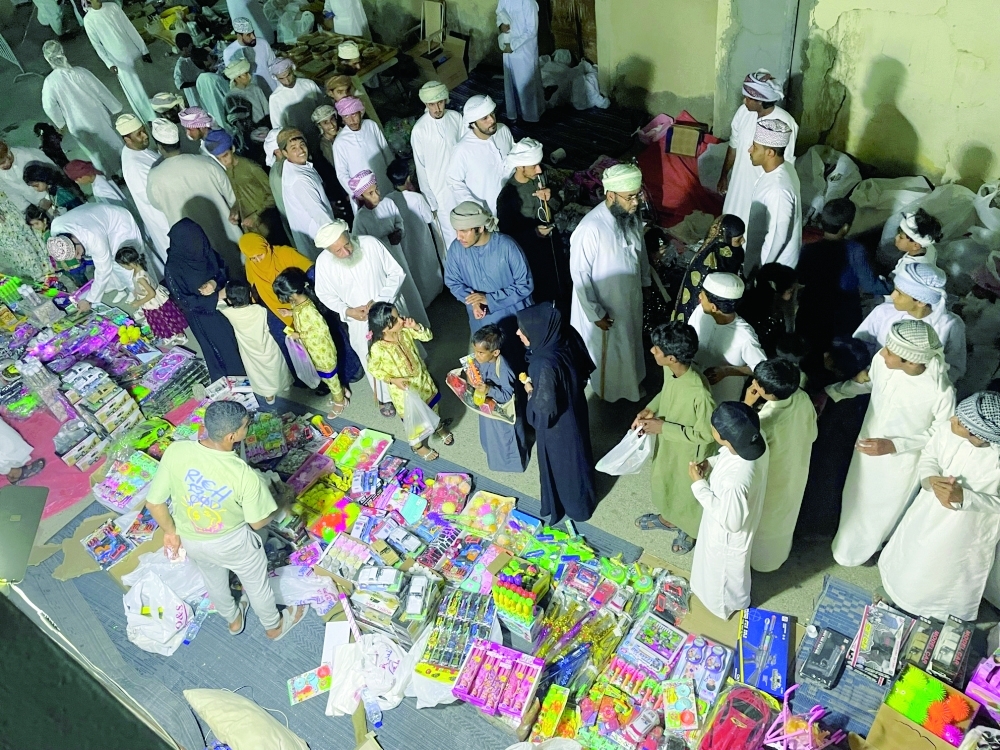 Held in the days leading up to Eid, the 'Habta' is a seasonal marketplace where people gather to purchase Eid essentials.