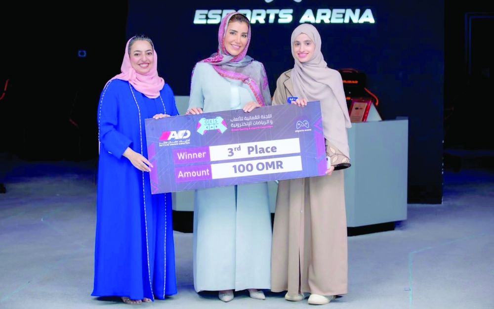 Noor al Hinai receives the third-place award after securing a podium finish in the FC26 Girls Championship.