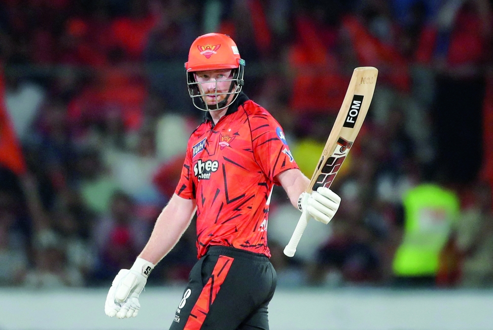 Sunrisers Hyderabad's Heinrich Klaasen celebrates reaching his half century against Royal Challengers Bengaluru. — Reuters  