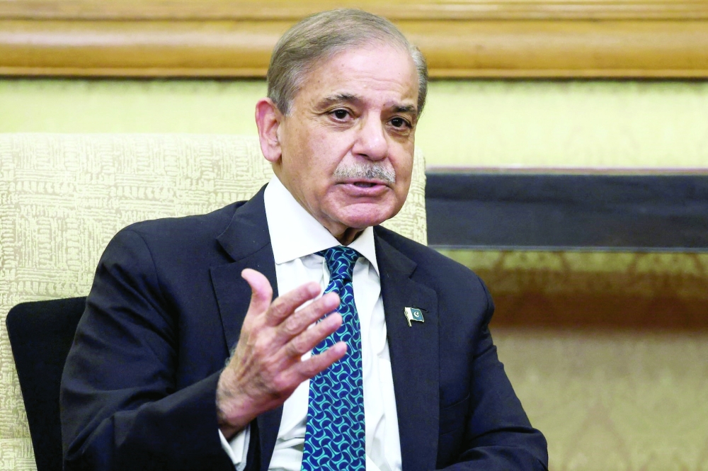 Pakistan PM arrives for China visit