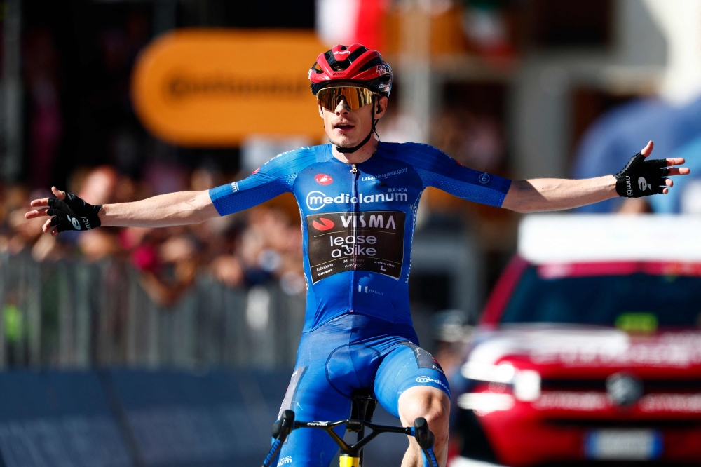  Team Visma Lease a Bike Danish rider Jonas Vingegaard crosses the finish line to win the 14th stage of the Giro d'Italia 2026 