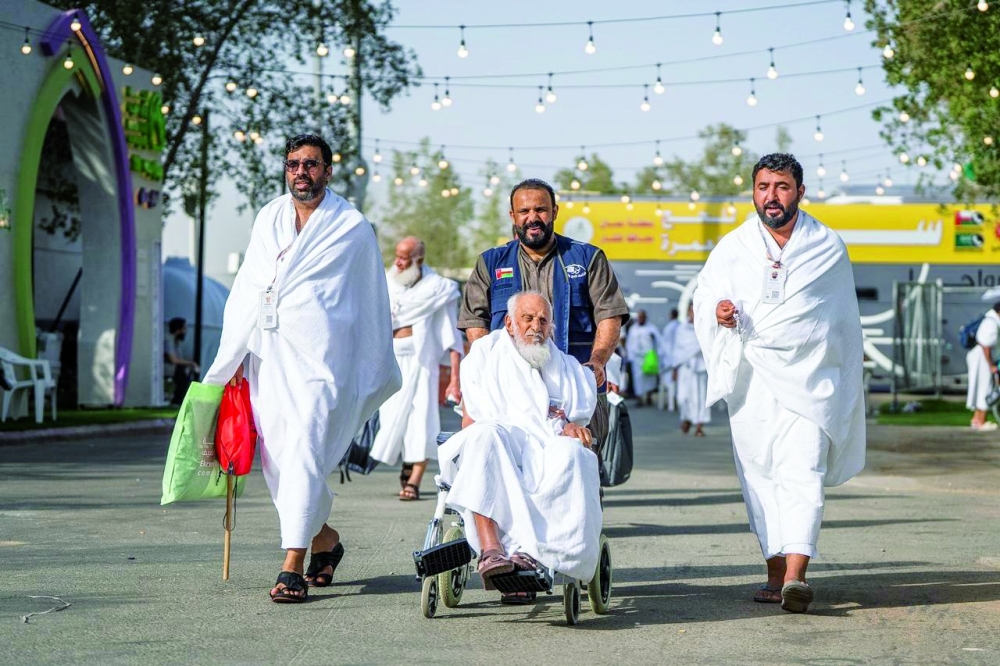 The Haj mission is working according to a comprehensive plan to monitor conditions of Omani pilgrims. - ONA