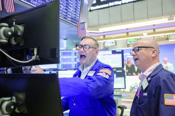 Stocks ease from highs amidst Gulf tensions