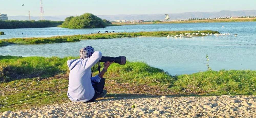 Paramveer Singh at work capturing Al Dahariz Beach Khor