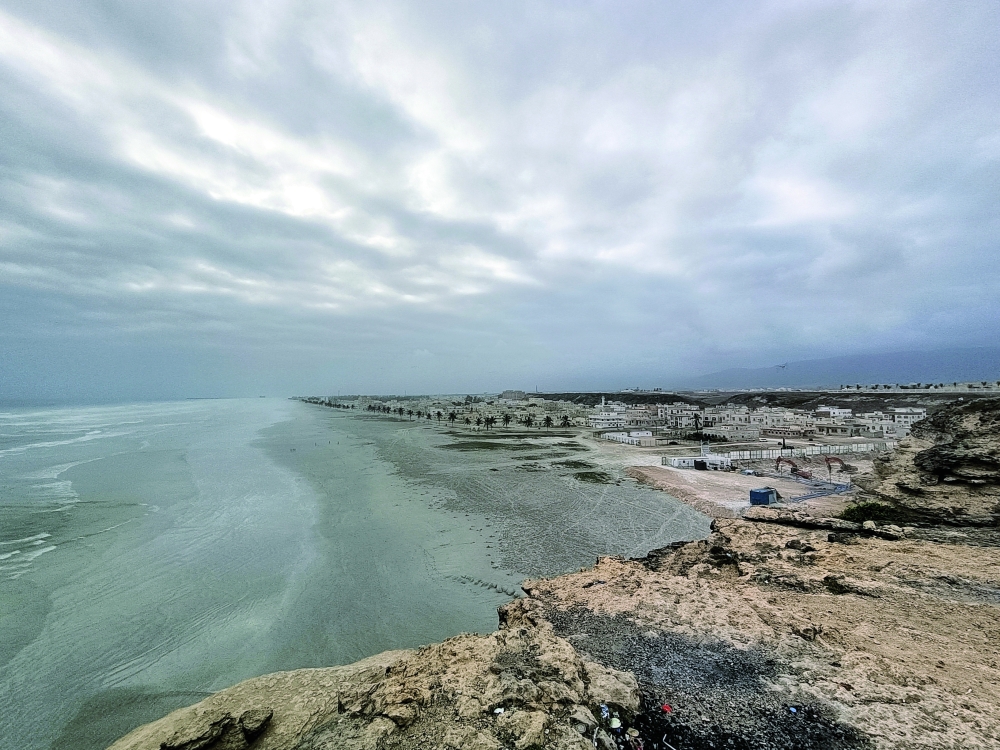 Taqah Viewpoint, where cliffs meet the sea
