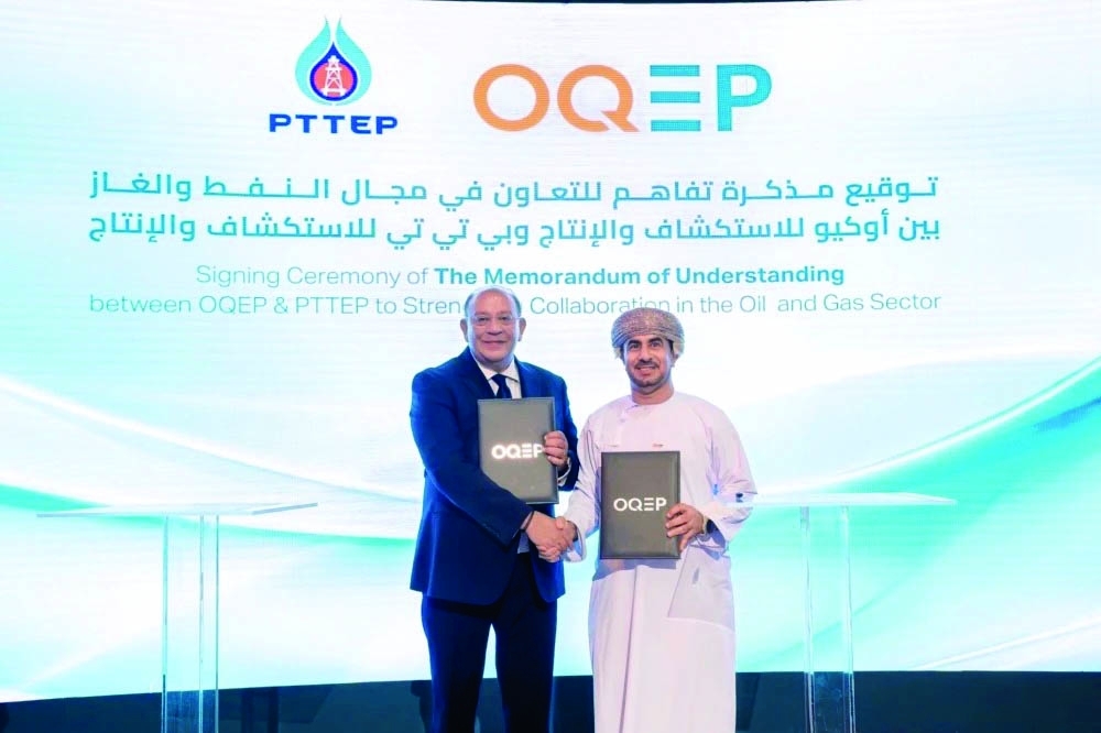 The CEOs of PTTEP and OQEP at the MoU signing in Muscat.