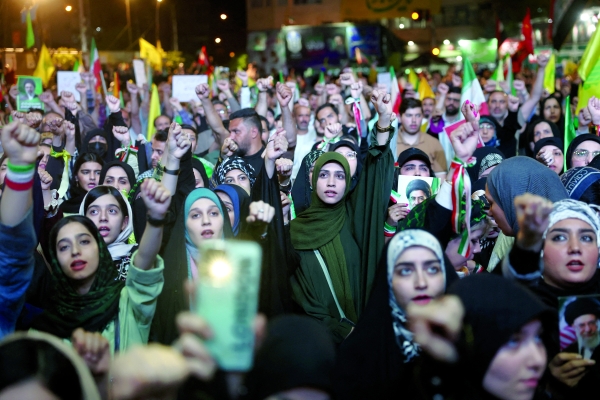 IRAN STUDYING DEAL DEAL TO HALT WAR