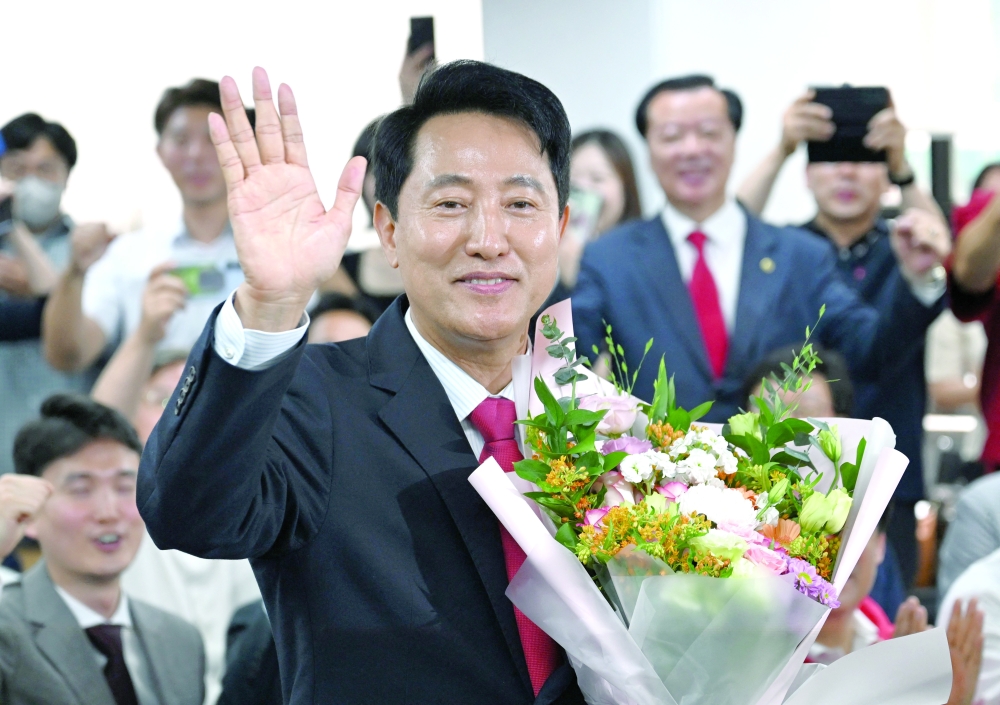 Mayoral candidate Oh Se-hoon of South Korea's main opposition People Power Party celebrates his victory after national TV predicted his win in the local elections at his campaign camp in Seoul. - AFP