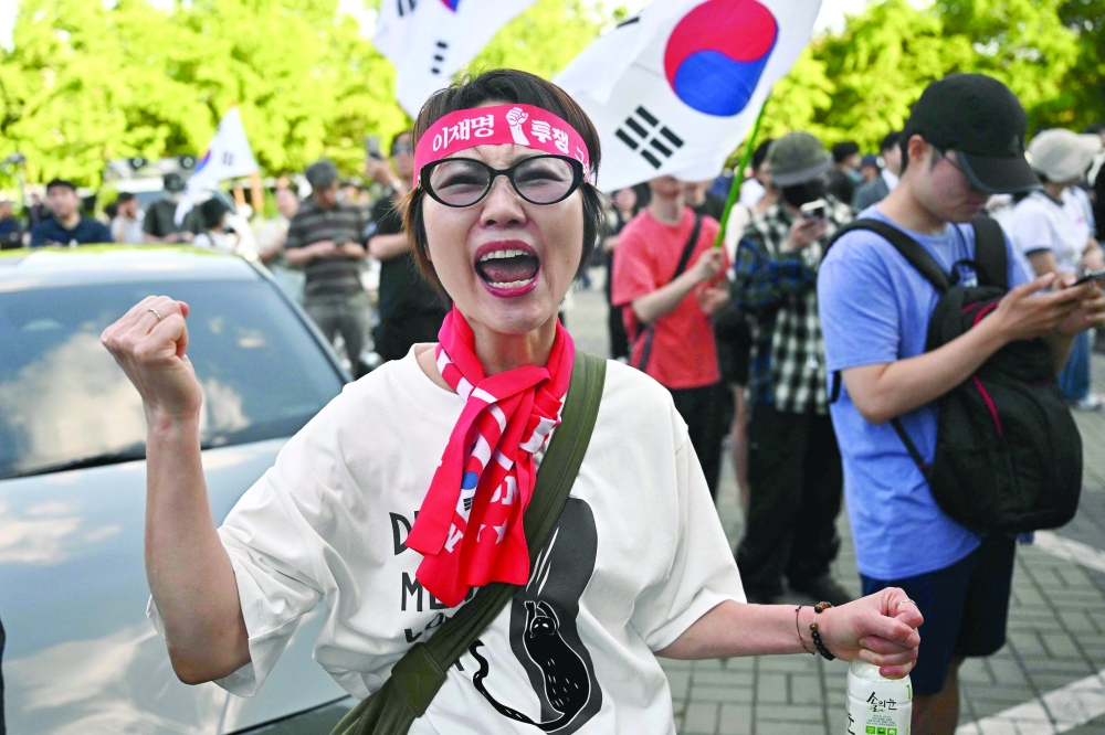 S Korea poll chief resigns after ballot row