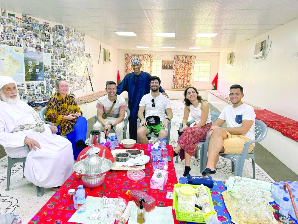 Italian tourists share lunch with Omani family