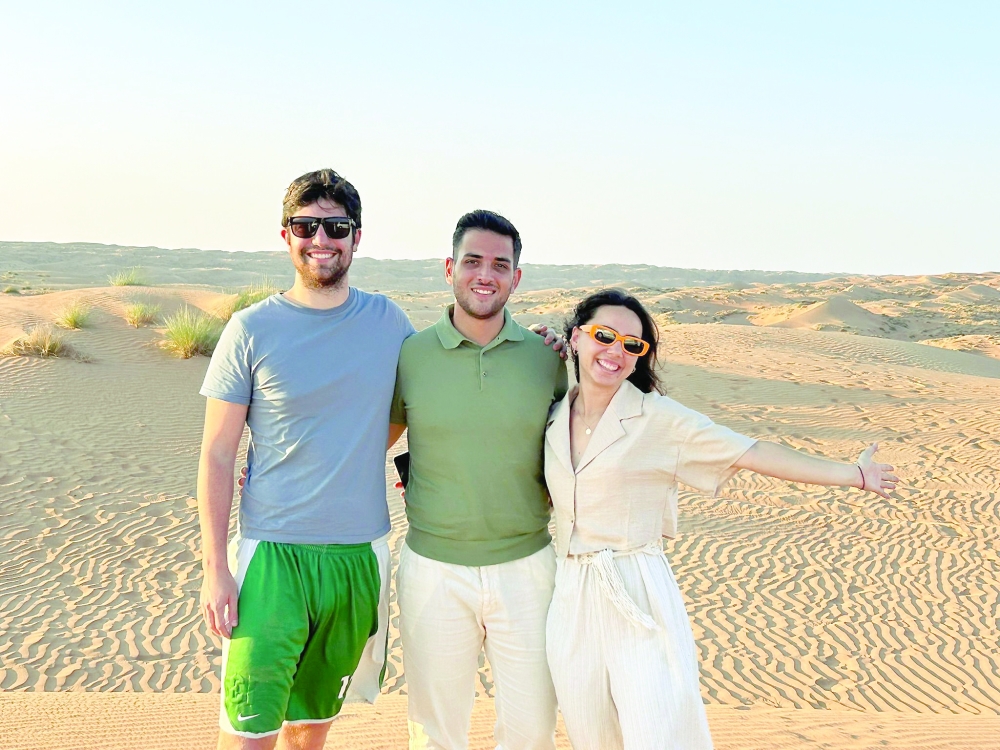 Tourists Giovanni, Giorgio, Marta at Rimal Al Sharqiya