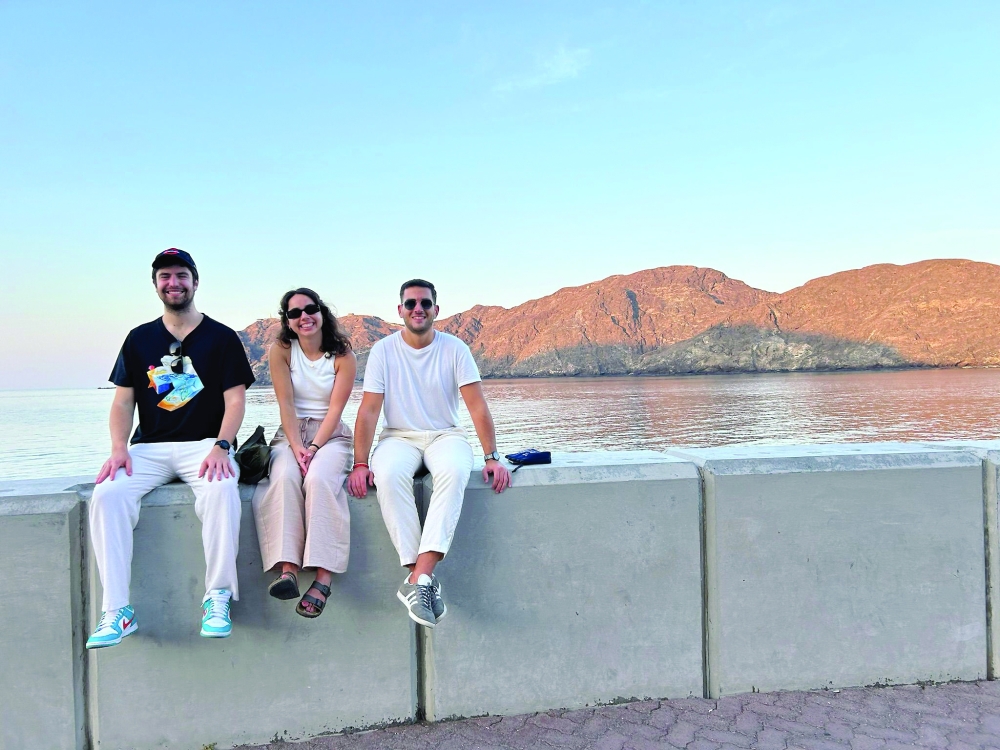 Tourists Giovanni, Giorgio, Marta at Muttrah Corniche