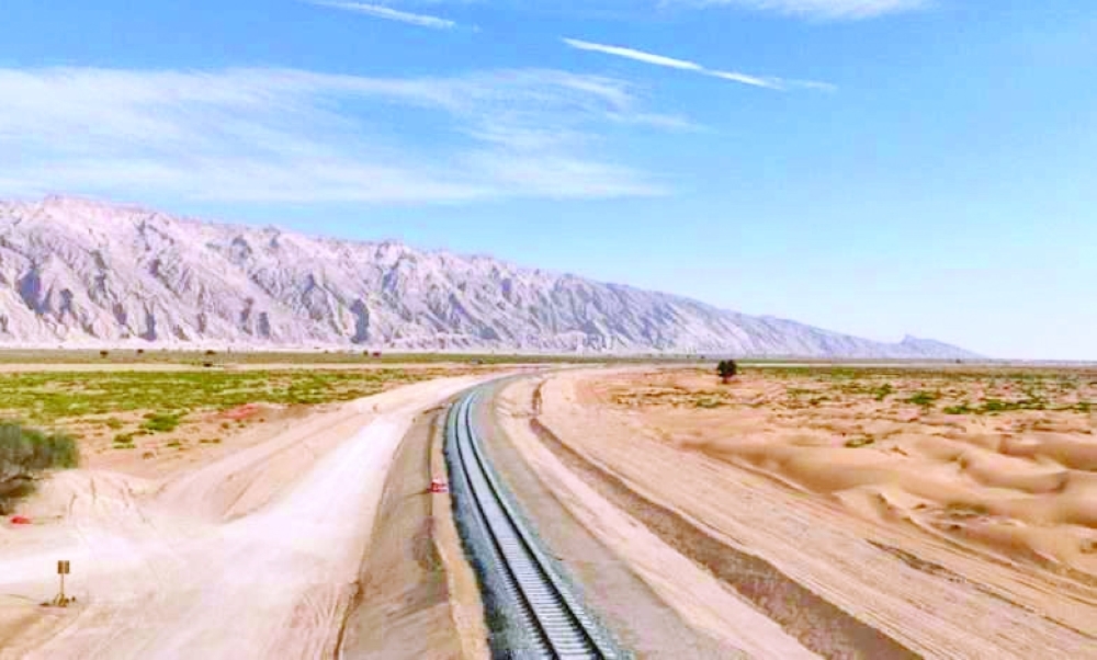 With the commencement of track installation work, the Hafeet Rail project has now transitioned from excavation and civil construction to the rail infrastructure construction phase.
