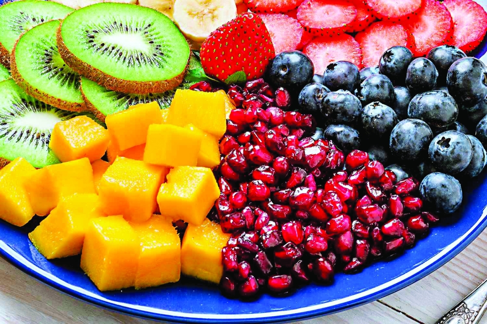 Fresh seasonal fruits: High water content helps maintain hydration and body balance