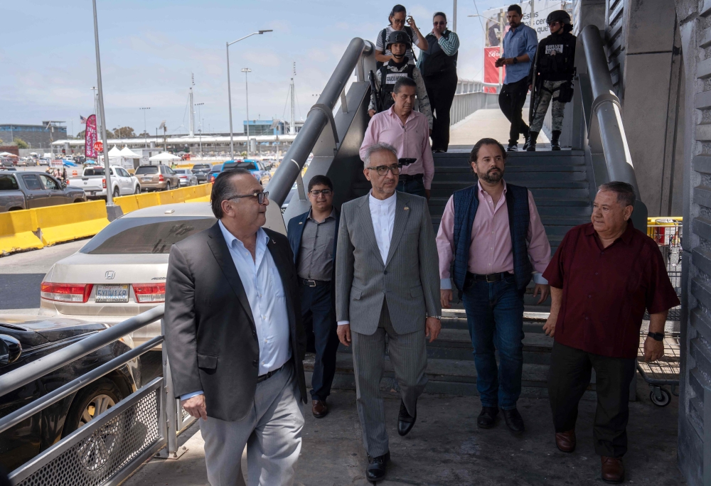Iran's ambassador to Mexico Abolfazl Pasandideh (C) visits the Mexico-US border in Tijuana 