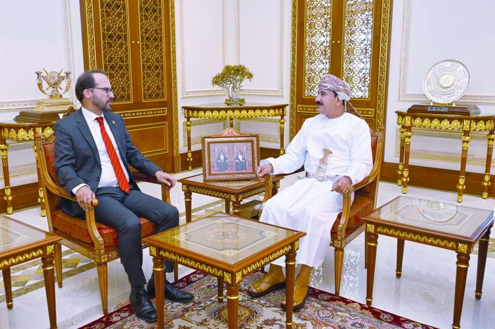 Gen Sultan bin Mohammed al Numani with Dr Thomas Oertle.