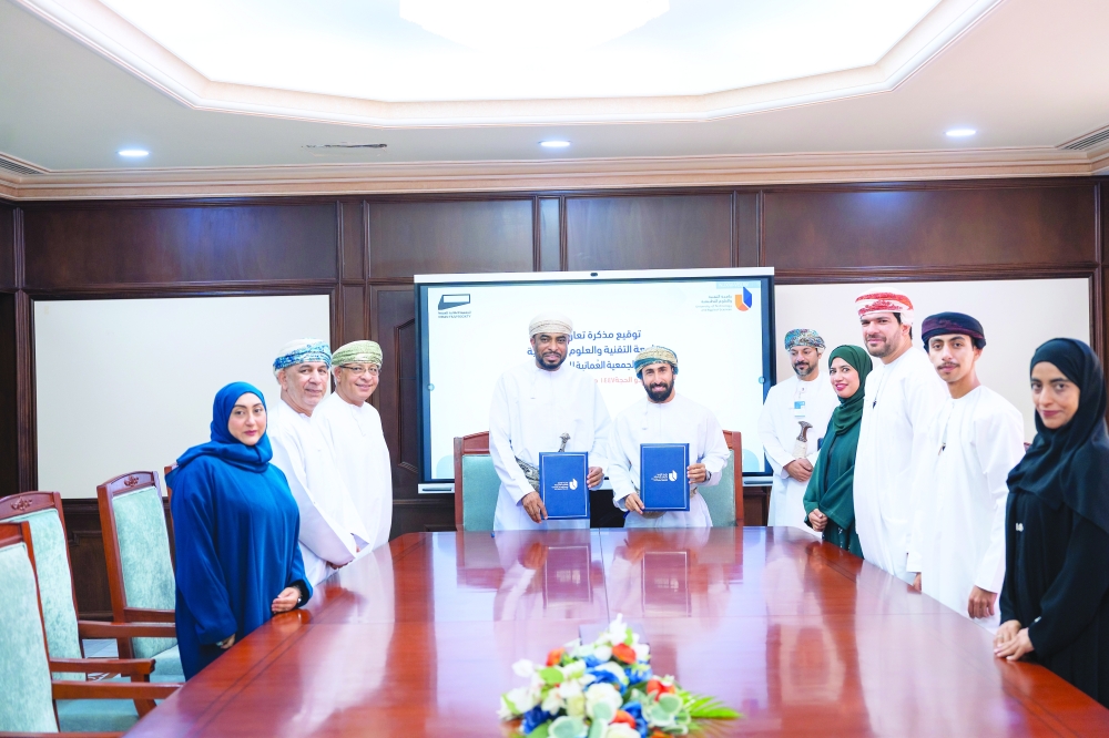 The memorandum was signed by Dr Ahmed bin Mohammed al Maamari, UTAS Deputy Vice-Chancellor for Academic Affairs, and Anwar bin Khamis al Ruzaiqi, OFS Chairman.