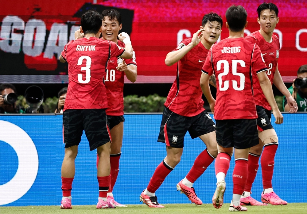 South Korea's forward #18 Oh Hyeon-gyu celebrates with teammate defender #03 Lee Gi-hyuk scoring his team's second goal. — AFP