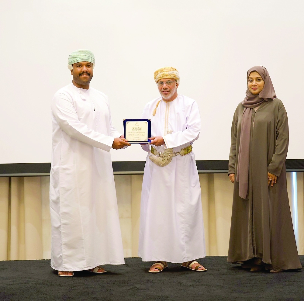 Dr Al Lamki honoured 100 male and female donors, including donors with rare blood types. - ONA
