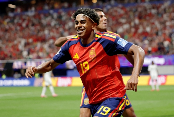 Spain back on track with win over Saudi Arabia